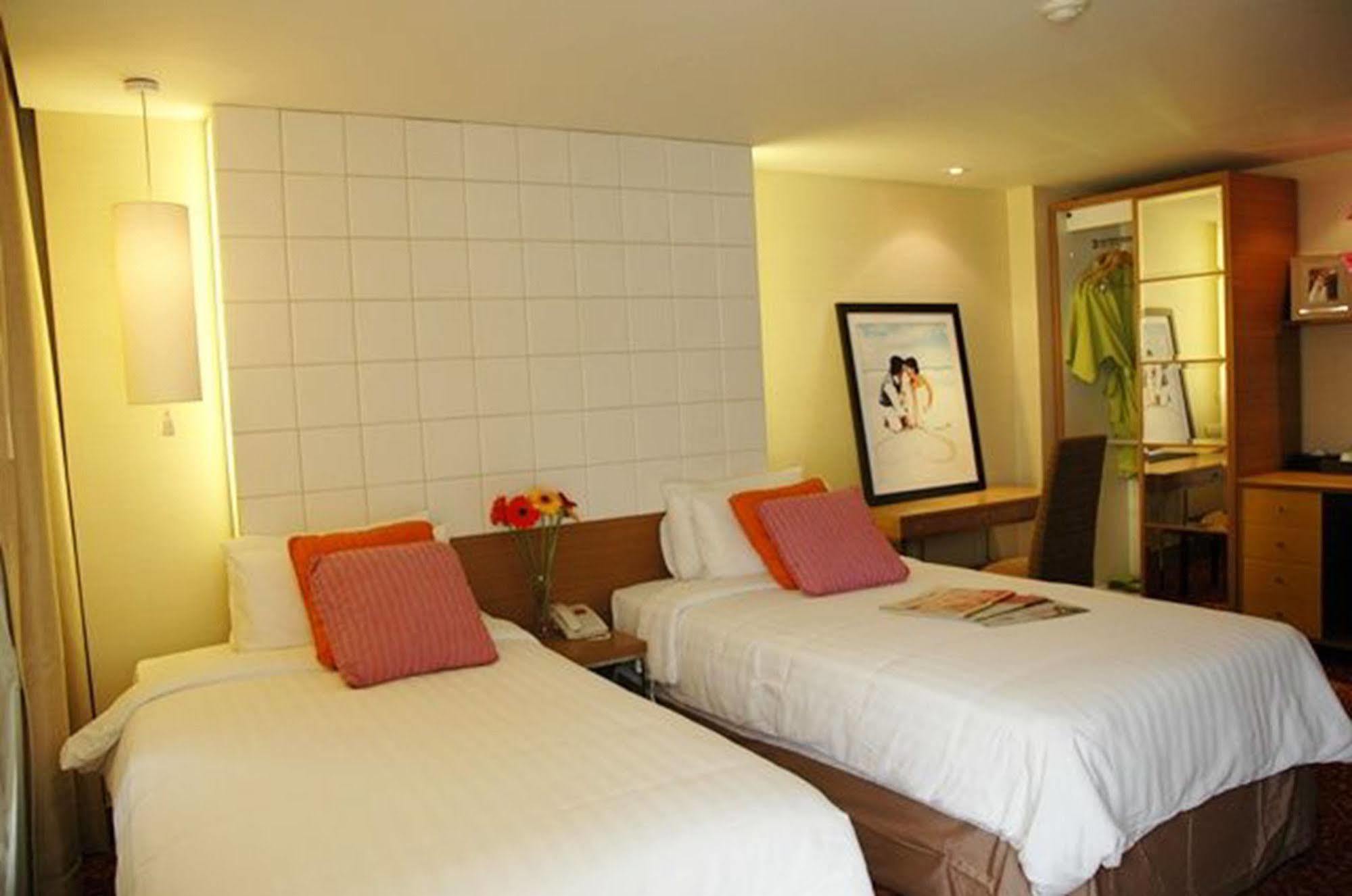 Tango Vibrant Living Hotel - Sha Extra Plus Bangkok Eksteriør billede